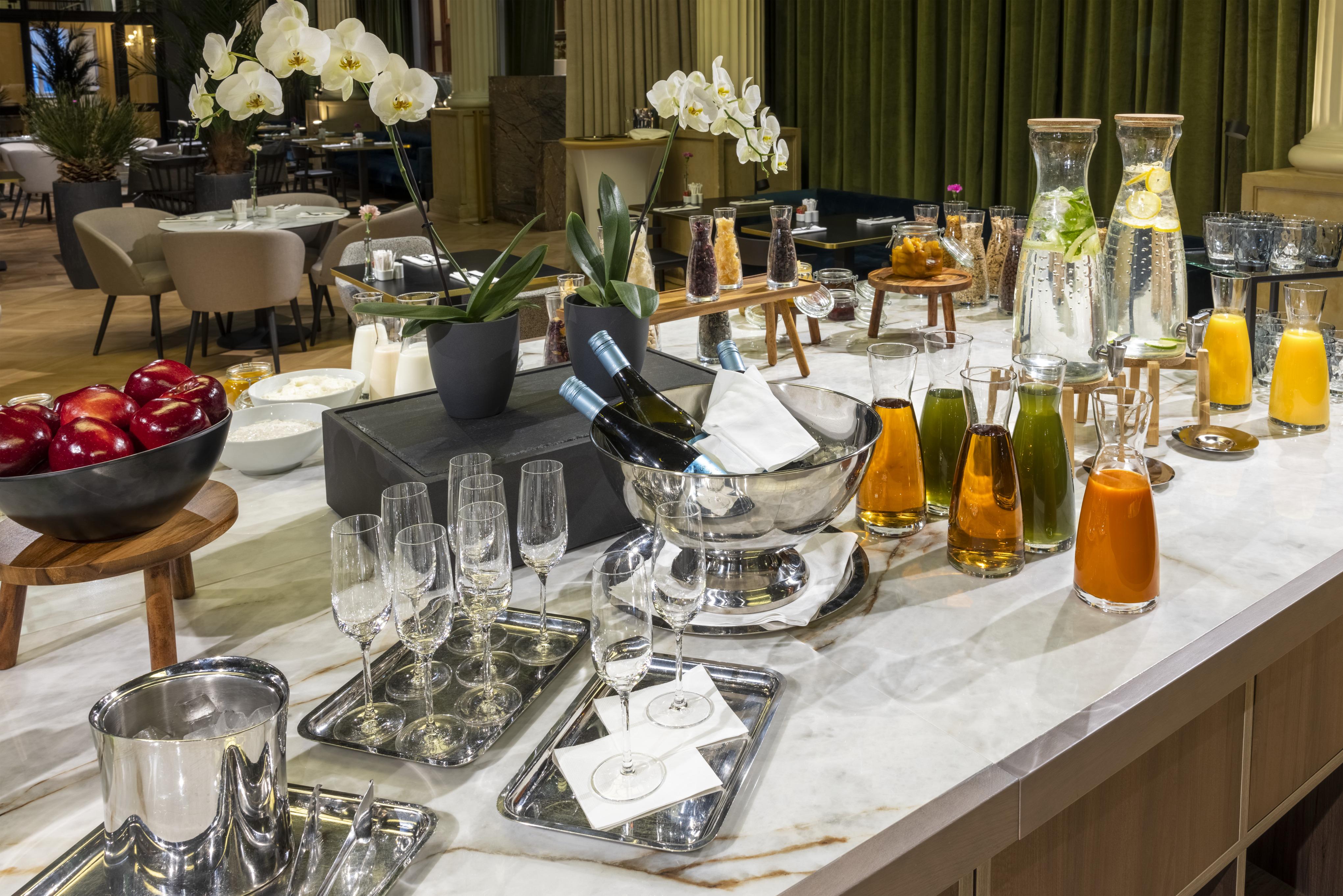 Hotel Nh Collection Prague Carlo IV Extérieur photo A buffet at a hotel