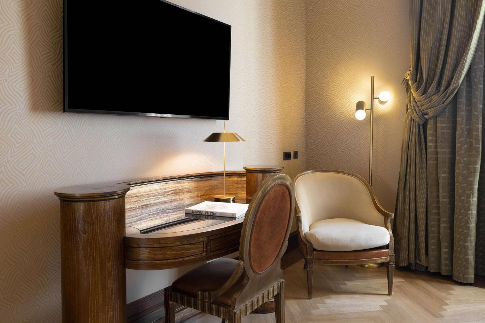Hotel Nh Collection Prague Carlo IV Extérieur photo A room at the hotel