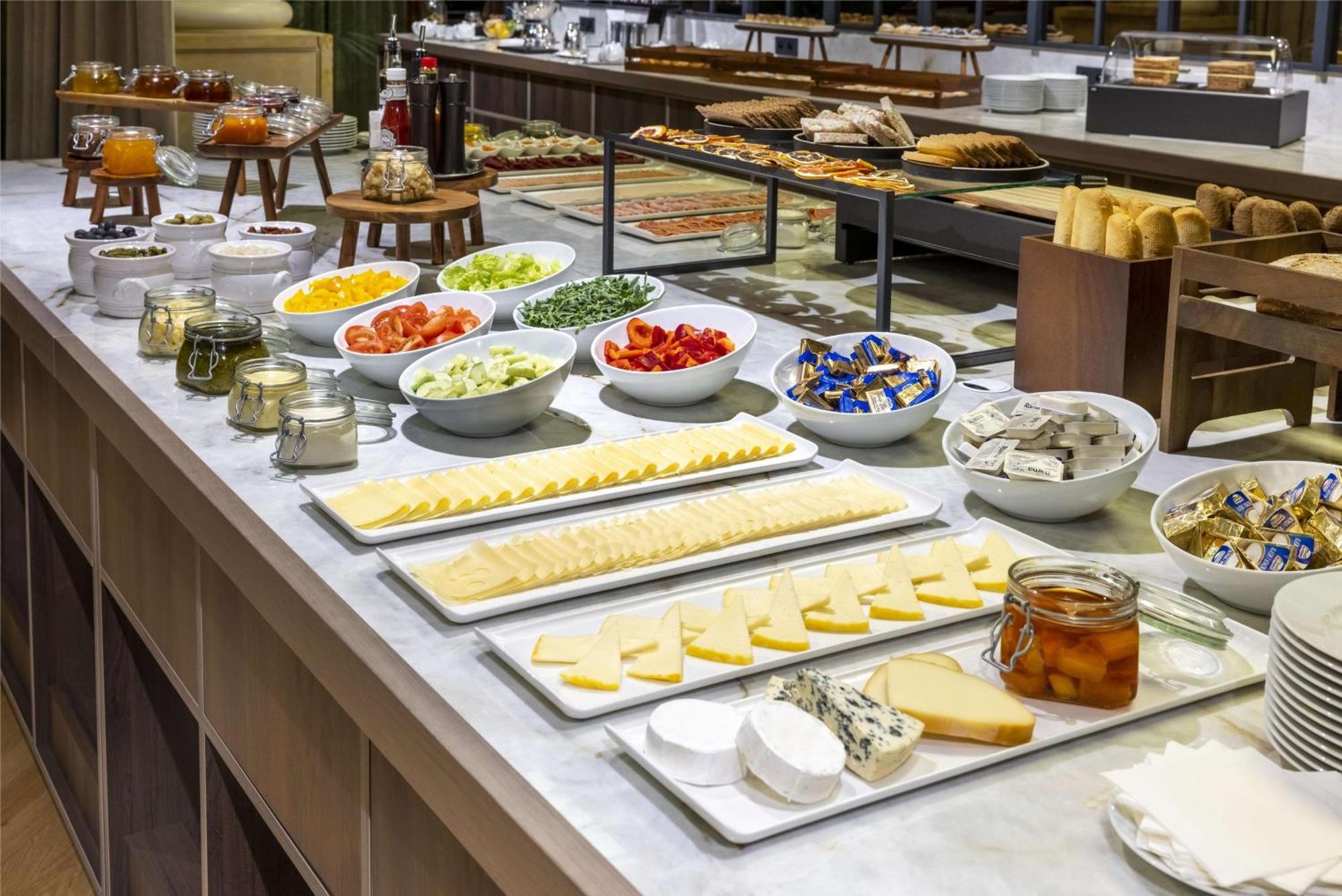 Hotel Nh Collection Prague Carlo IV Extérieur photo A cheese platter