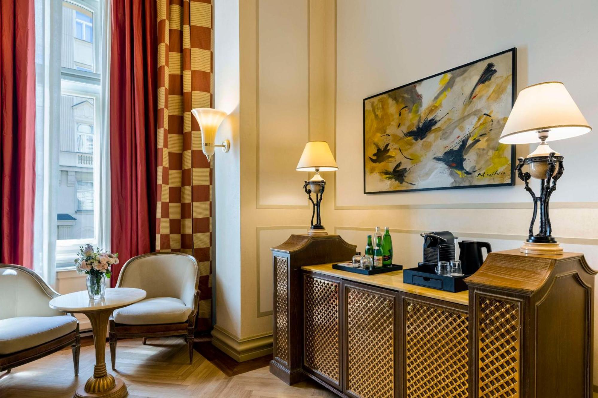 Hotel Nh Collection Prague Carlo IV Extérieur photo A room at the hotel